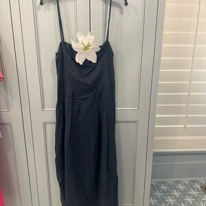 Fanm Mon
NWT
Size medium 
Lorr Latrice White Full Bloom Embroidered Detail